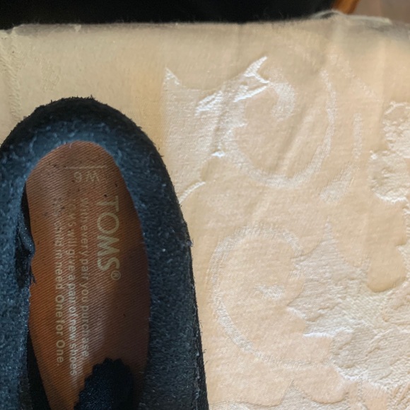 - Toms suede shoes - Picture 4 of 4